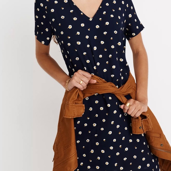 Madewell button back easy dress in Daisy Dot - Picture 9 of 10